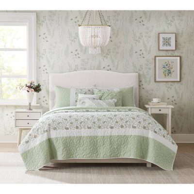 Madison Park Dawn 6 Piece Cotton Percale Quilt Set with Throw Pillows in Sage Green, Full/Queen MP13-8601