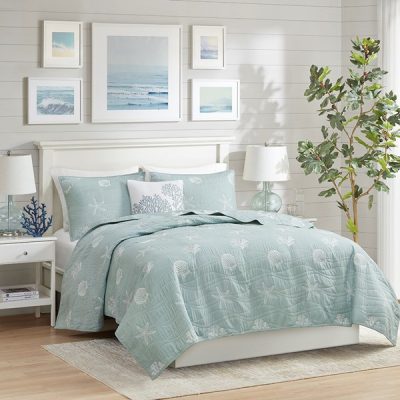 Harbor House Blue Seaside 4 Piece Cotton Reversible Embroidered Quilt Set with Throw Pillow in Aqua, Full/Queen HH13-1547