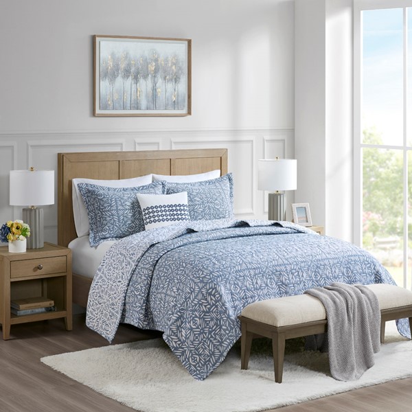 Madison Park Signature Harmony 4 Piece Oversized Reversible Matelasse Quilt Set with Throw Pillow in Blue, Full/Queen MPS13-500 - Image 4
