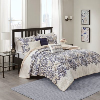 Madison Park Cali 6 Piece Reversible Quilt Set with Throw Pillows in Navy/Tan, King/Cal King MP13-1522