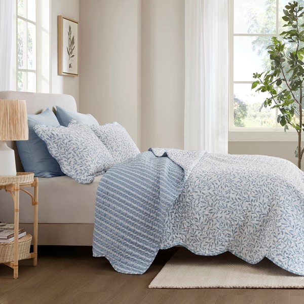 Madison Park Darcy 3 Piece Print Quilt Set in Blue, King MP14-4432 - Image 4