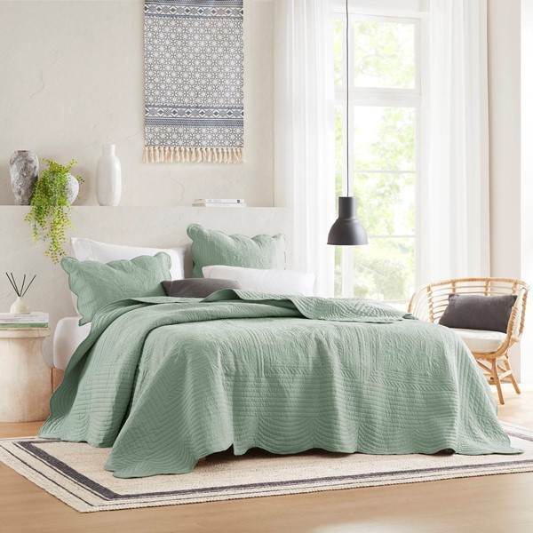 Madison Park Tuscany 3 Piece Reversible Scalloped Edge Quilt Set in Seafoam, King/Cal King MP13-6120 - Image 2