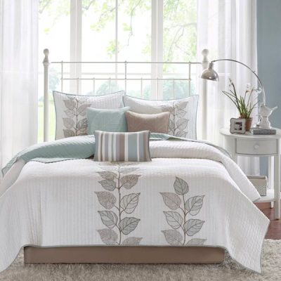 Madison Park Caelie 6 Piece Embroidered Quilt Set with Throw Pillows in Blue, Full/Queen MP13-773