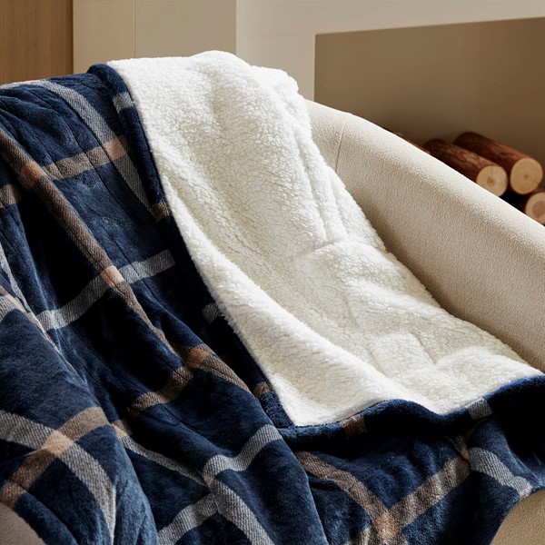 Woolrich Print Plush to Sherpa Heated Throw in Navy Plaid, 50x60" WR54-3255 - Image 3