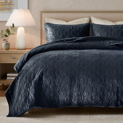 Madison Park Harper 3 Piece Velvet Quilt Set in Navy, King/Cal King MP13-3304