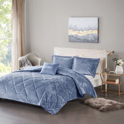 Intelligent Design Felicia Velvet Comforter Set with Throw Pillow in Blue, King/Cal King ID10-2158