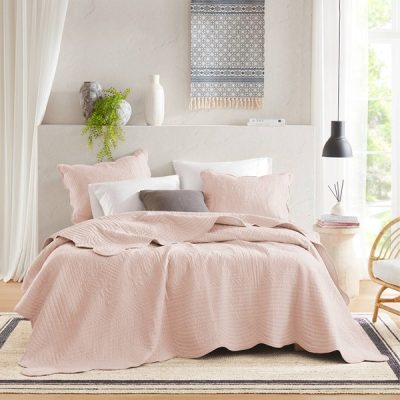 Madison Park Tuscany 3 Piece Reversible Scalloped Edge Quilt Set in Blush, King/Cal King MP13-6122