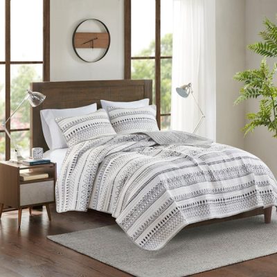 Madison Park Fraser 3 Piece Printed Microfiber Seersucker Quilt Set in Ivory/Black, Full/Queen MP13-8468