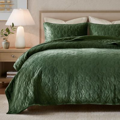 Madison Park Harper 3 Piece Velvet Quilt Set in Green, Full/Queen MP13-6466