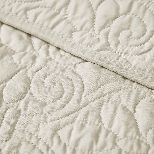 Madison Park Quebec Oversized Quilted Throw in Ivory, 60x70" MP50-2985 - Image 2