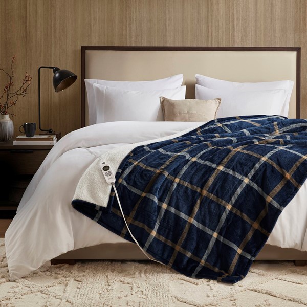 Woolrich Print Plush to Sherpa Heated Throw in Navy Plaid, 50x60" WR54-3255 - Image 7