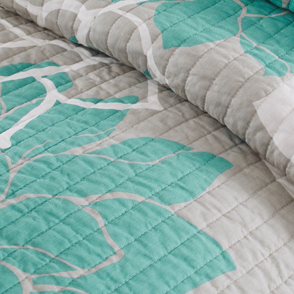 Madison Park Lola 6 Piece Printed Cotton Quilt Set with Throw Pillows in Aqua, King/Cal King MP13-2645 - Image 2