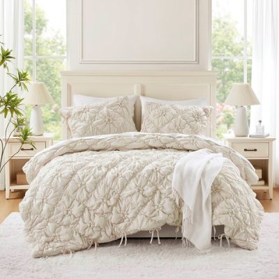 Intelligent Design Lily Comforter Set in Ivory, King ID10-2481