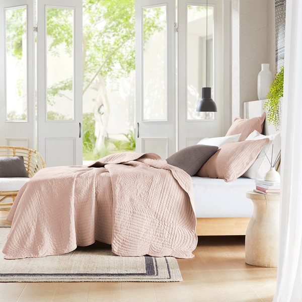 Madison Park Tuscany 3 Piece Reversible Scalloped Edge Quilt Set in Blush, Full/Queen MP13-6121 - Image 2