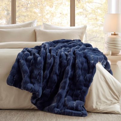 Madison Park Vivienne Faux Fur Throw in Navy, 50x60" MP50-8799