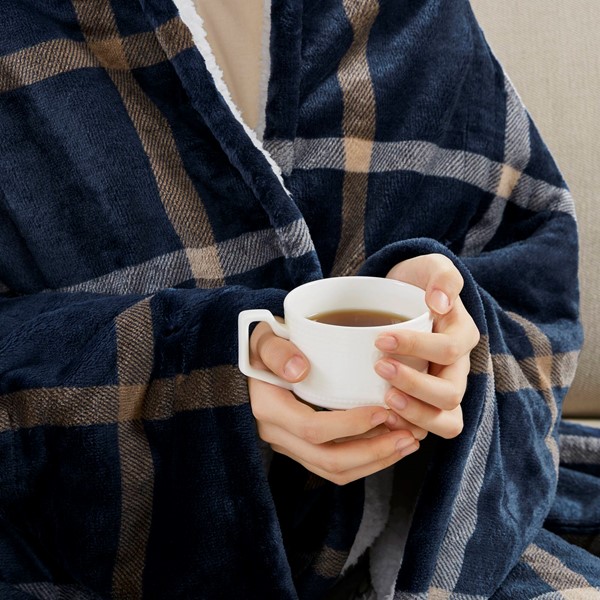 Woolrich Print Plush to Sherpa Heated Throw in Navy Plaid, 50x60" WR54-3255 - Image 6