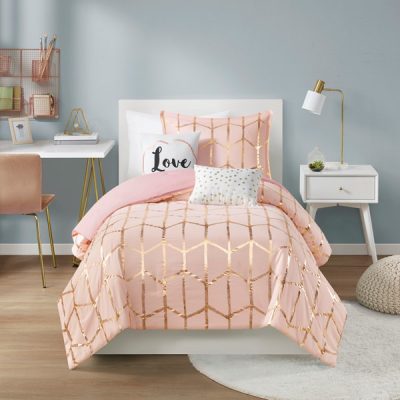 Intelligent Design Raina 100% Polyester Brushed Microfiber Printed Comforter Set in Blush/Gold, Twin/Twin XL TT10-0012