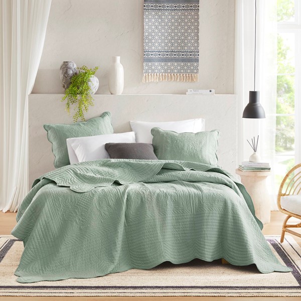 Madison Park Tuscany 3 Piece Reversible Scalloped Edge Quilt Set in Seafoam, Full/Queen MP13-6119