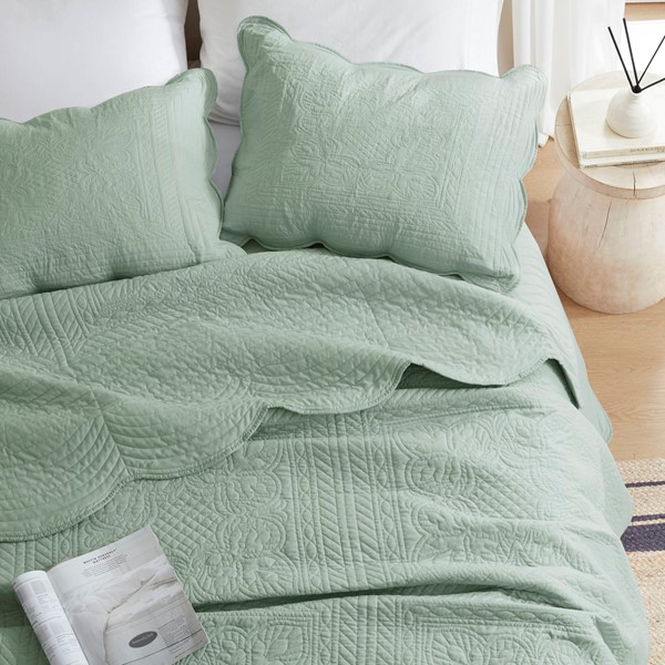 Madison Park Tuscany 3 Piece Reversible Scalloped Edge Quilt Set in Seafoam, King/Cal King MP13-6120 - Image 5