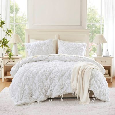 Intelligent Design Lily Comforter Set in White, King ID10-2478