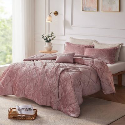 Intelligent Design Felicia Velvet Comforter Set with Throw Pillow in Blush, Twin/Twin XL ID10-1658