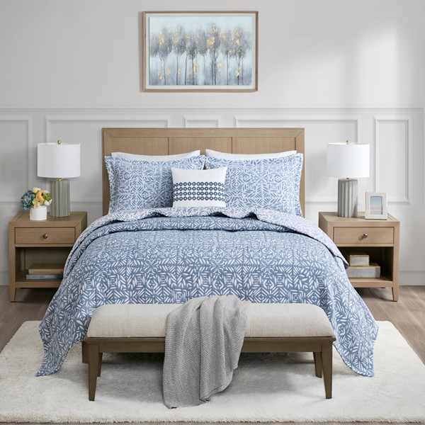 Madison Park Signature Harmony 4 Piece Oversized Reversible Matelasse Quilt Set with Throw Pillow in Blue, Full/Queen MPS13-500 - Image 2
