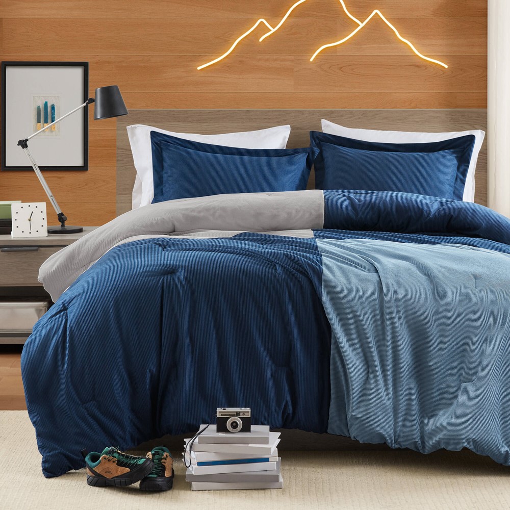 Intelligent Design Stafford Comforter Set in Blue, Full/Queen ID10-2522