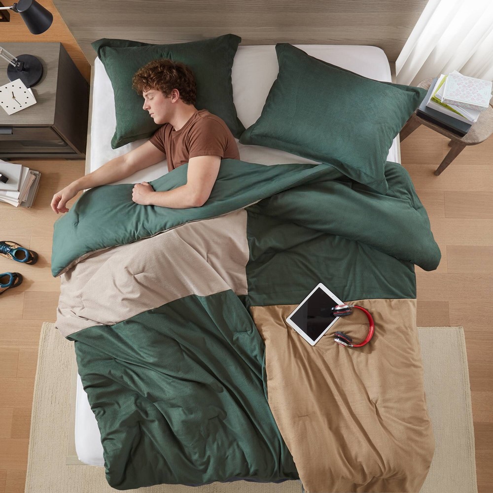 Intelligent Design Stafford Comforter Set in Green, Full/Queen ID10-2524 - Image 2