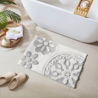Madison Park Casablanca Medallion Cotton Tufted Bath Rug in Grey, 20x30" MP72-8476