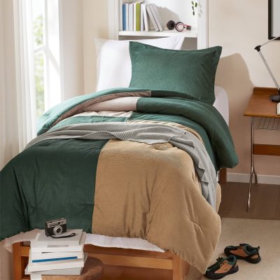 Intelligent Design Stafford Comforter Set in Green, Twin/Twin XL ID10-2523