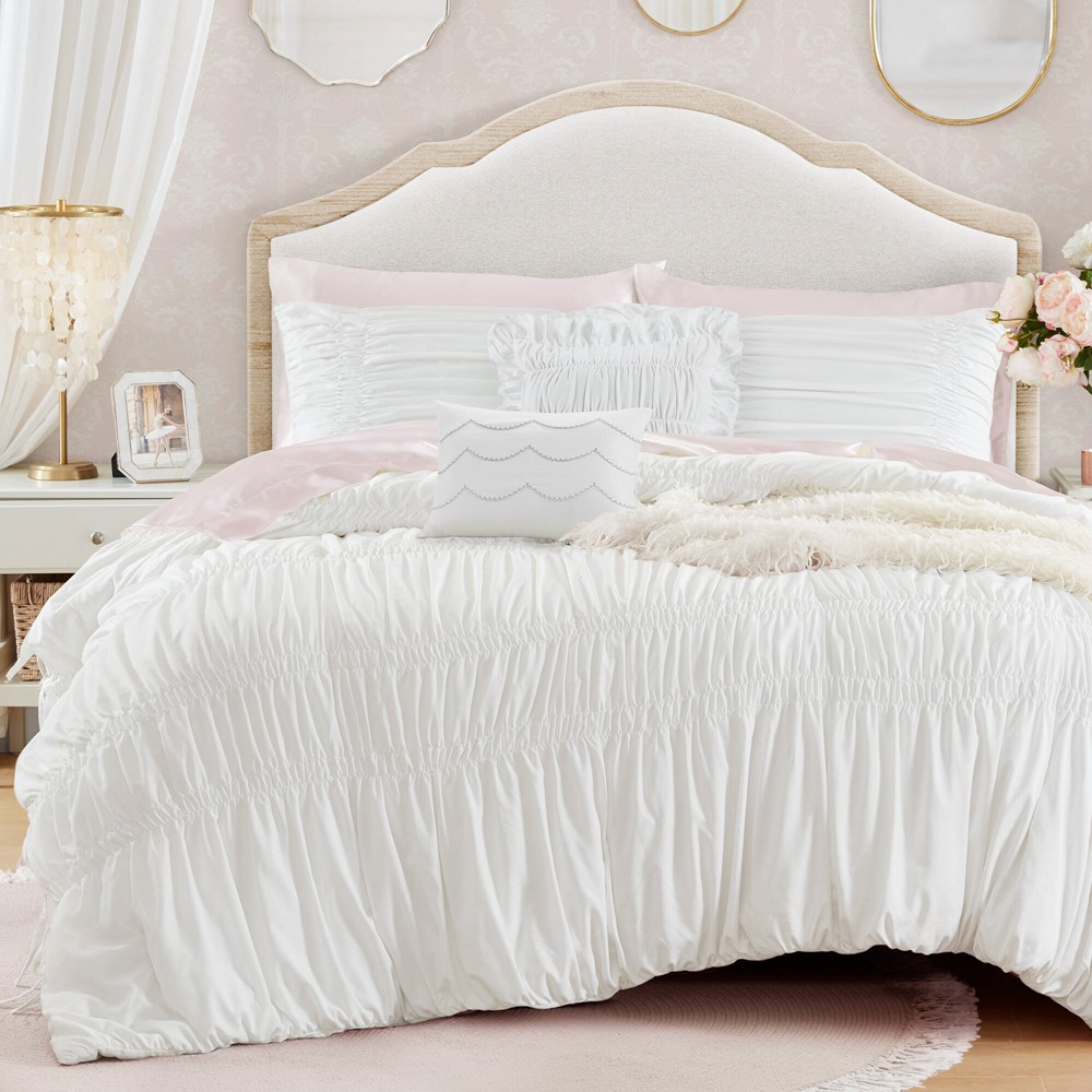 Intelligent Design Ella Comforter Set in White, Full/Queen ID10-2512