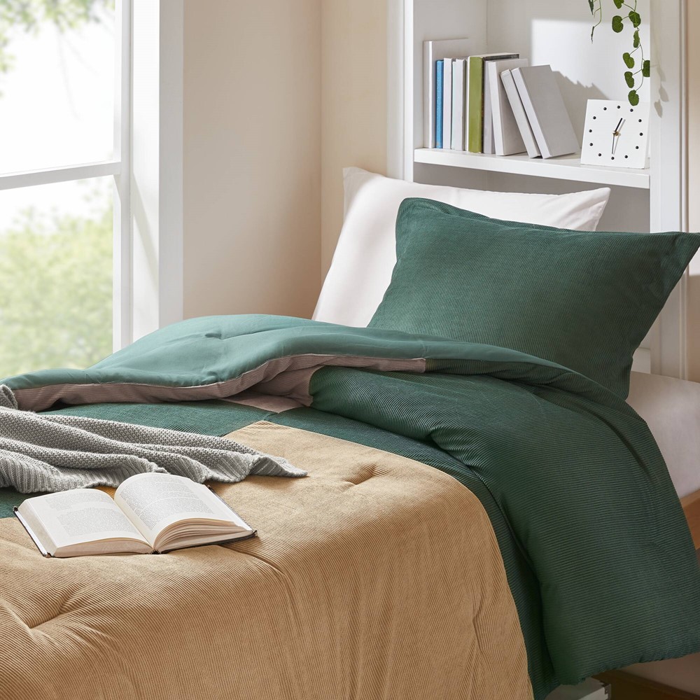 Intelligent Design Stafford Comforter Set in Green, Twin/Twin XL ID10-2523 - Image 3
